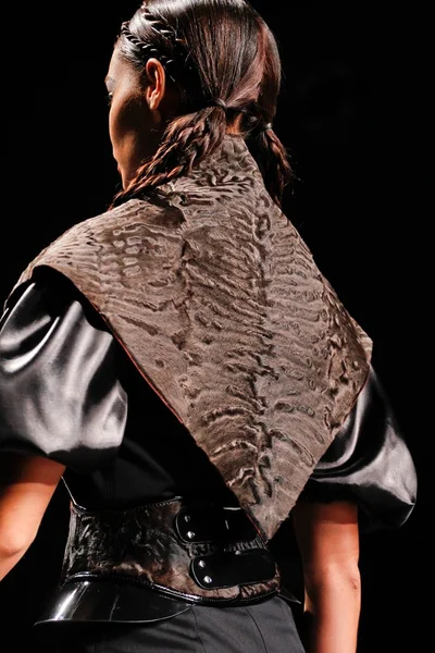 Look 11